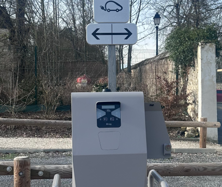Borne de recharge parking Delchet 2024