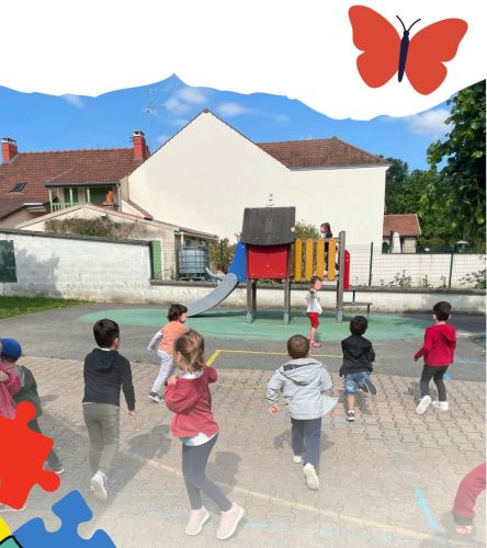 enfants dans la cour de l'école