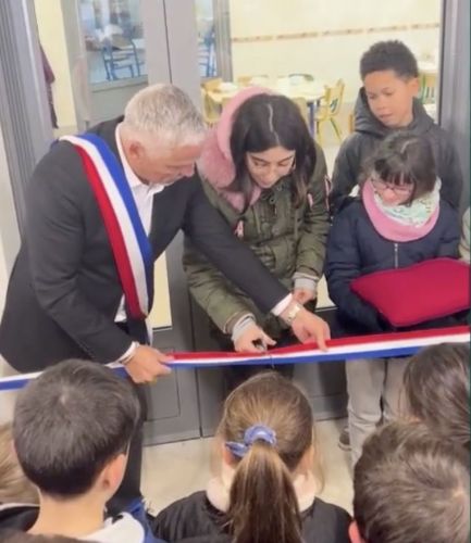 Inauguration du restaurant scolaire de l'école du Bois Bonnet par les enfants