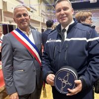 Eric Therry et le major de la gendarmerie d'Asnières-sur-Oise