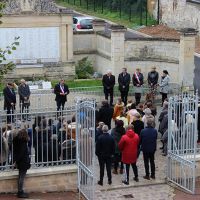 Dépôt de fleurs au monument aux morts d'Asnières-sur-Oise